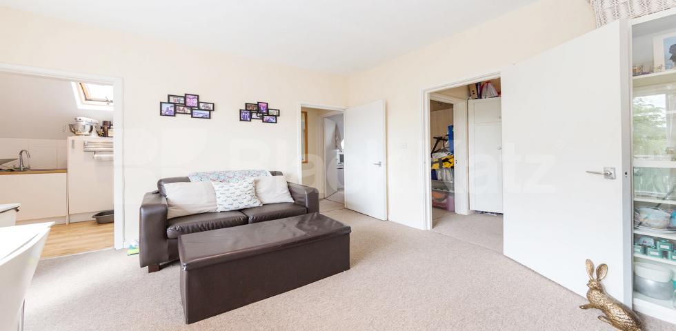 Stunning  Apartment Sulgrave Road, Shepherds Bush, Shepherds Bush